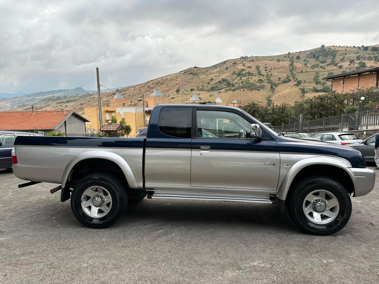 Mitsubishi L200 2.5 TDI 4WD Double Cab Pick-up GLS