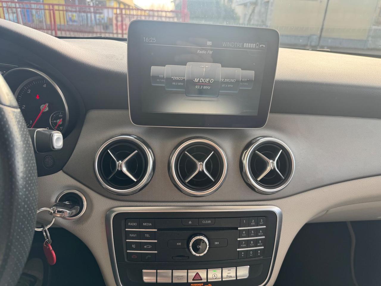 Mercedes-Benz GLA 200 Premium GLA 200 D TET #9904