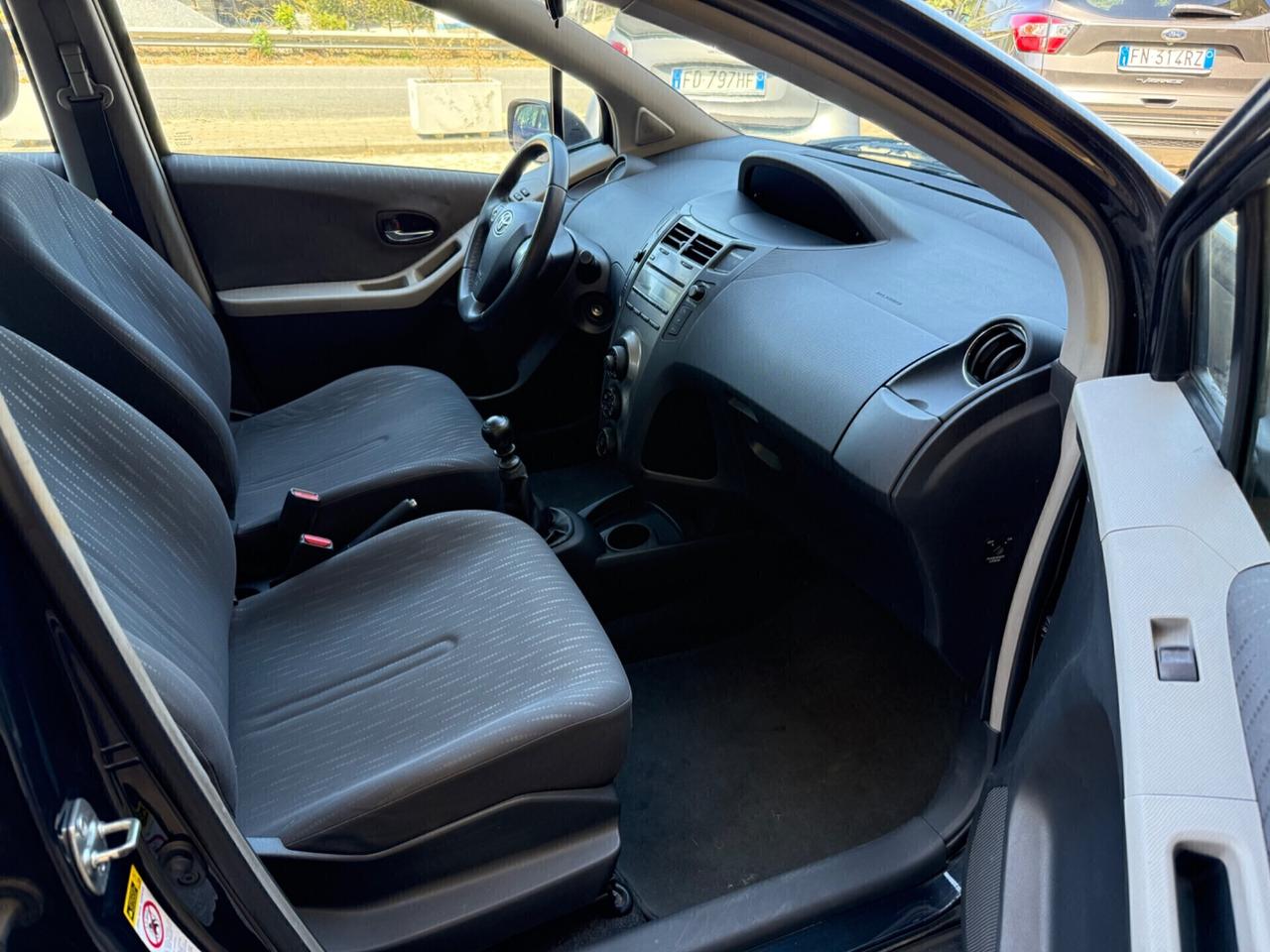 Toyota Yaris 5 porte benzina Unipro pochi km