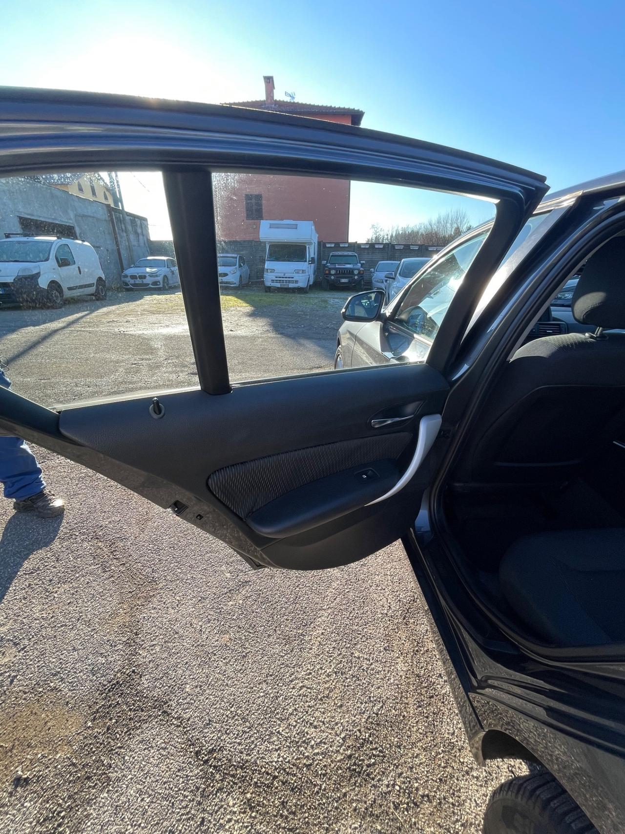 Bmw 116 120d 5p. Urban