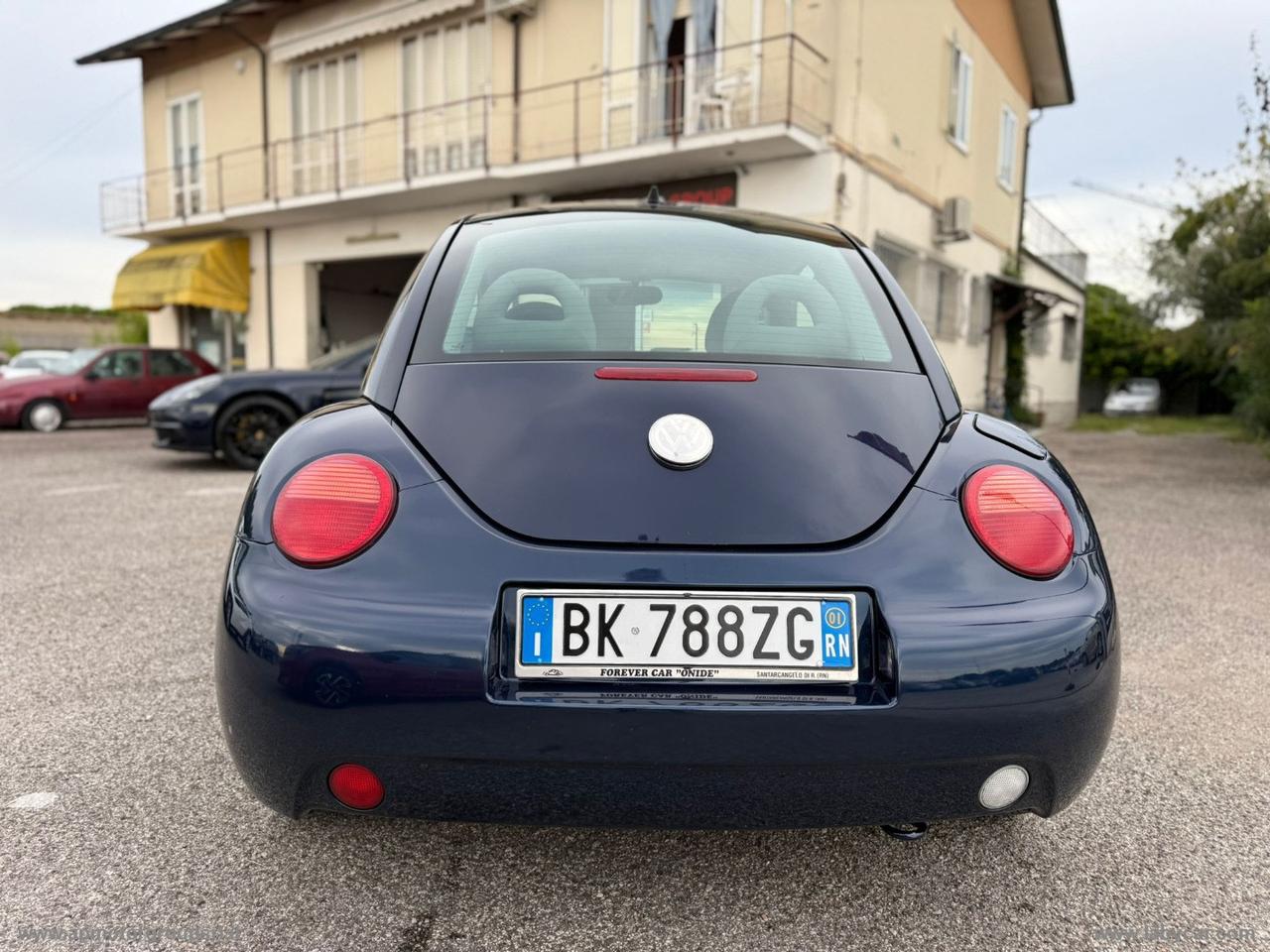 VOLKSWAGEN New Beetle 1.6