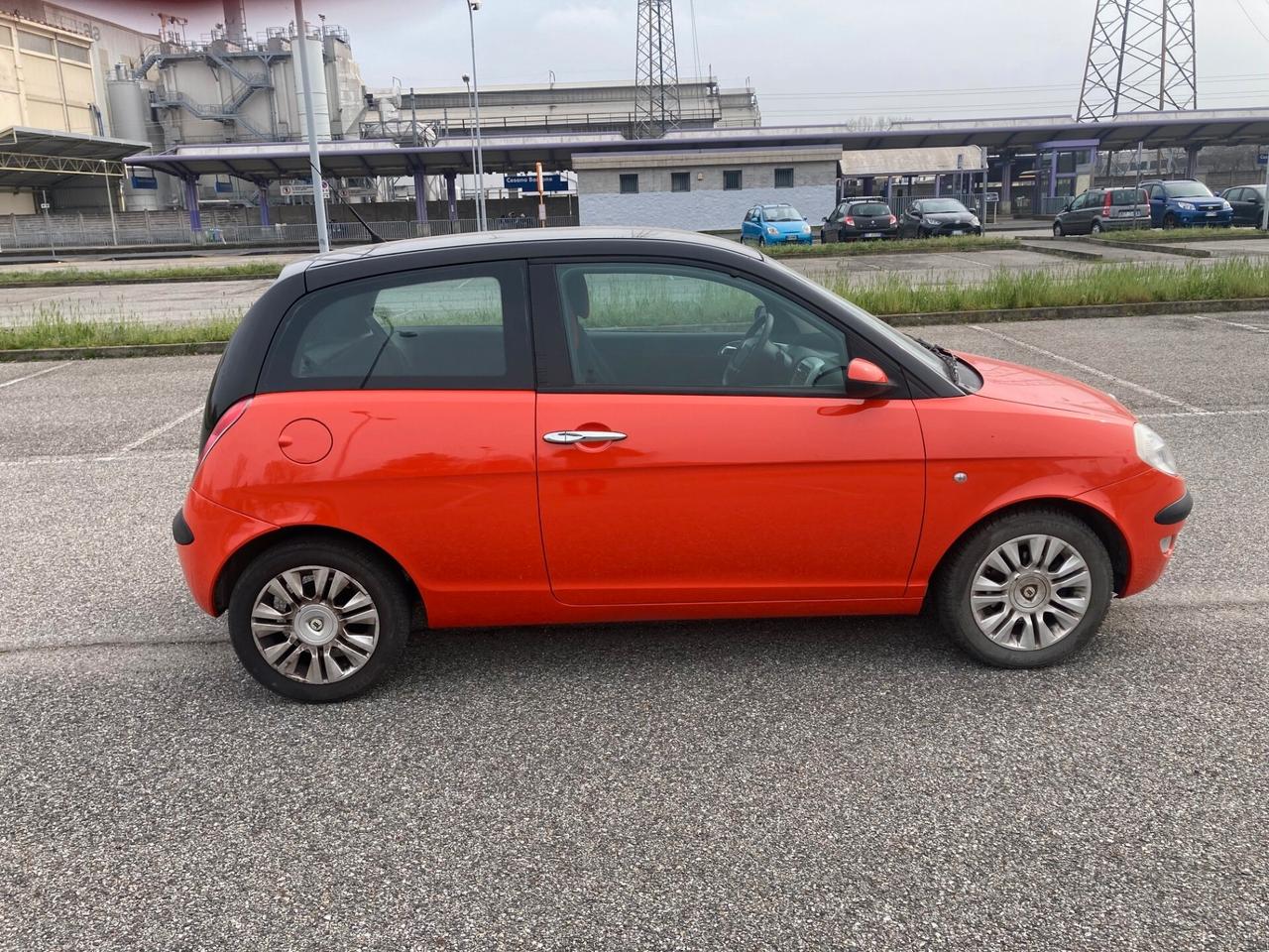 Lancia Ypsilon 1.2 MOMO