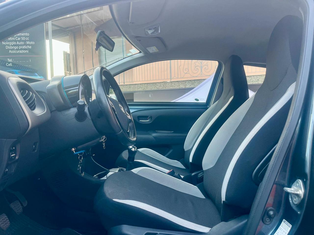 Toyota Aygo 1.0 VVT-i 69 CV 5 porte x-play TSS