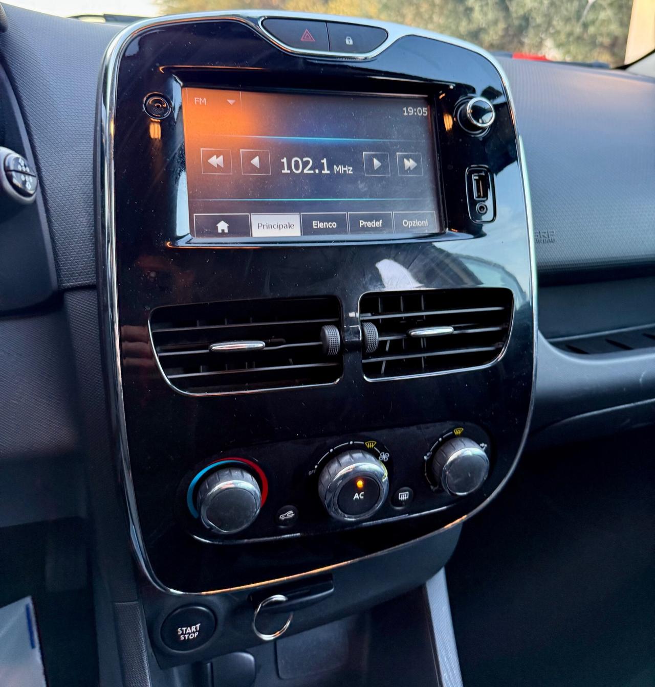Renault Clio 1.5 dCi 8V 75CV 5 p.,**126.304 km**,Led diurni,Cruise,Bluetooth,ecc.
