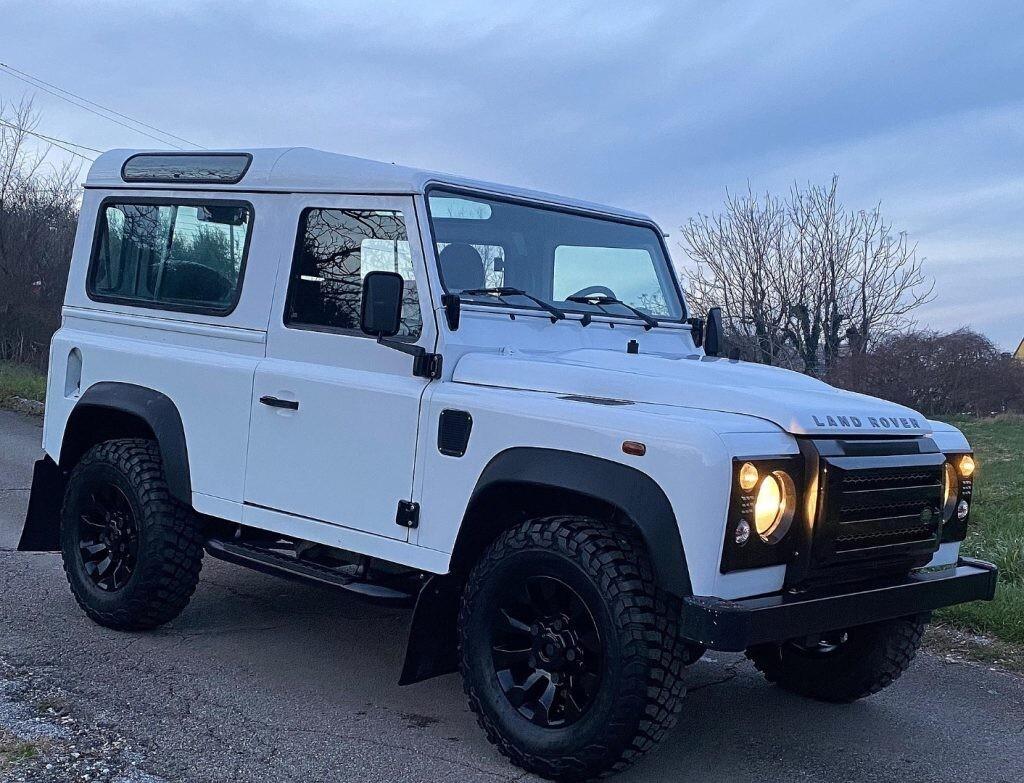LAND ROVER Defender 90 2.2 TD4 4posti