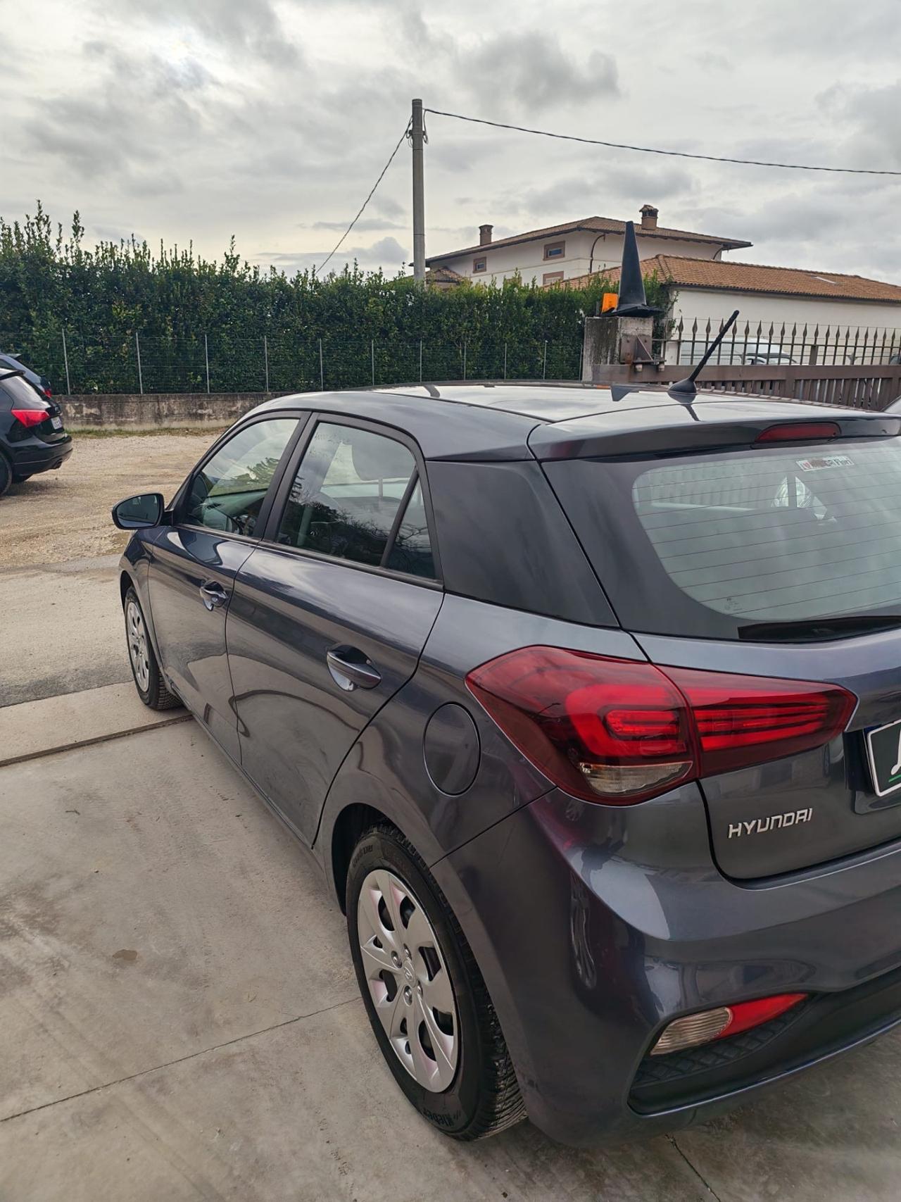 Hyundai i20 1.2 5 porte Econext Connectline gpl garantita permute e finanziamenti