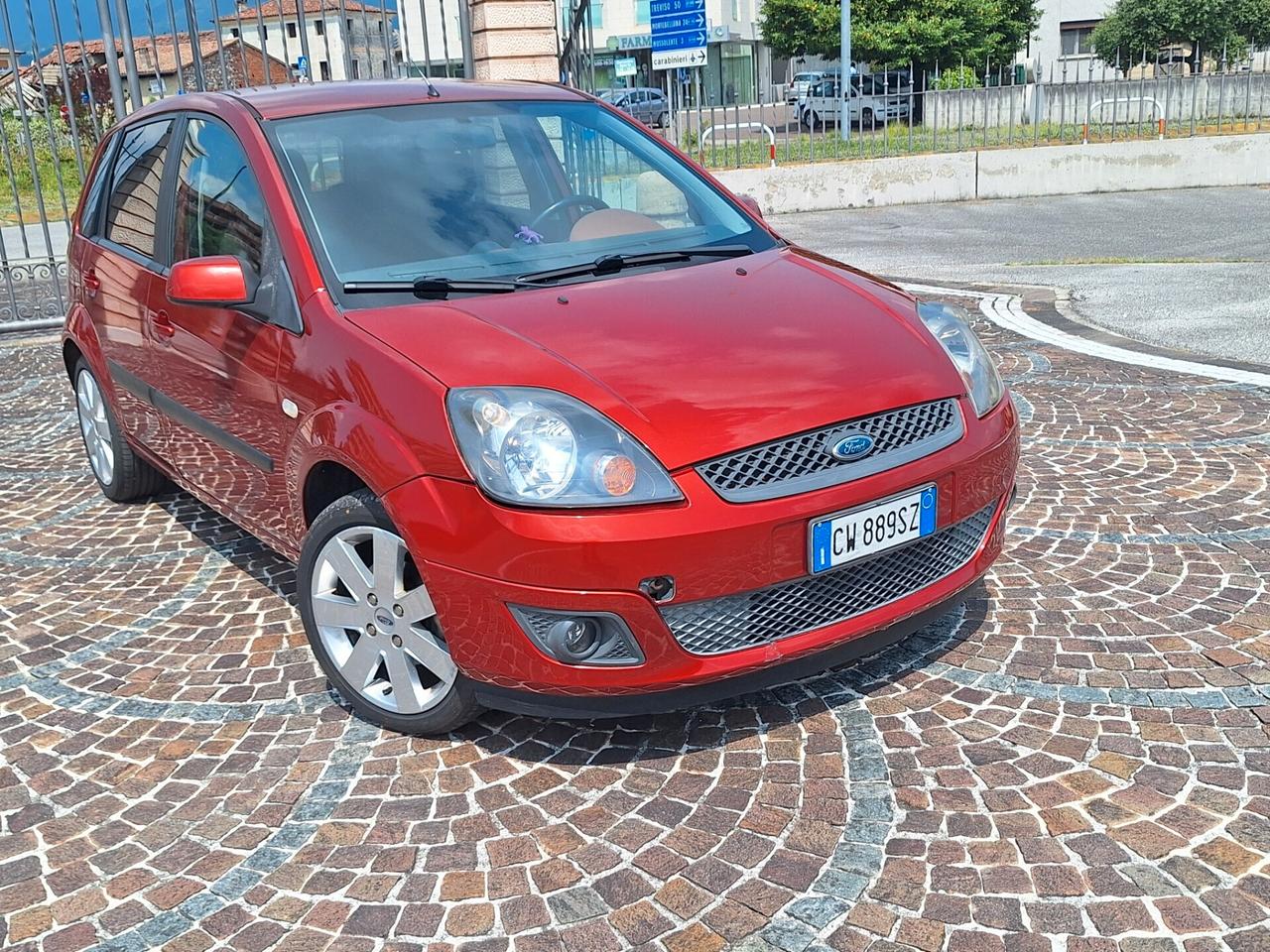 Ford Fiesta 1.2 16V 5p. Ghia