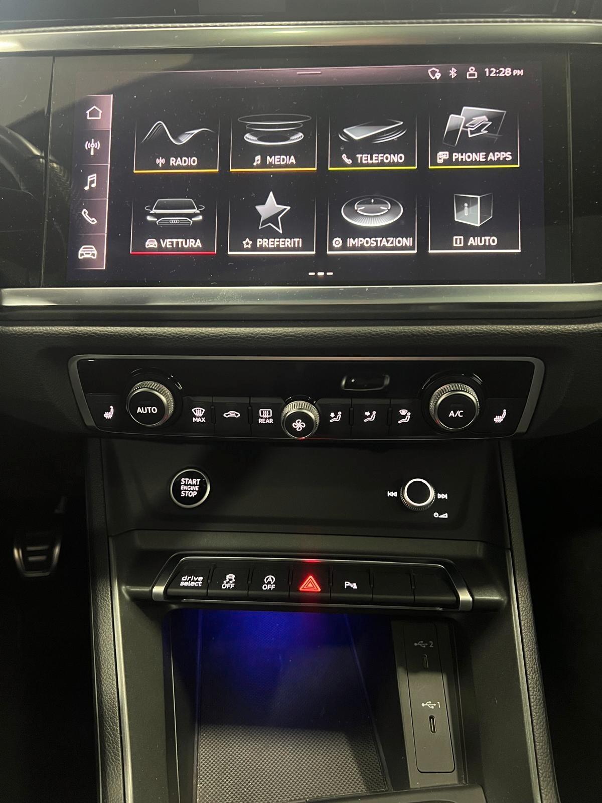 Audi Q3 35 TDI Identity Black