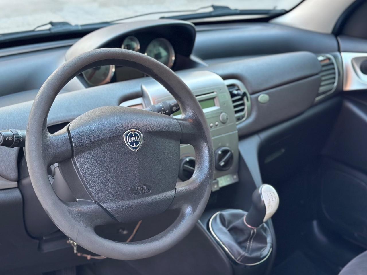 Lancia Ypsilon 1.3 MJT 75 CV ok neopatentati