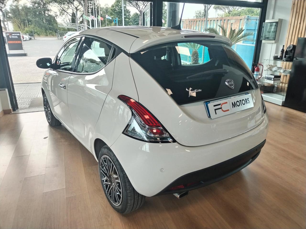 Lancia Ypsilon Hybrid Gold