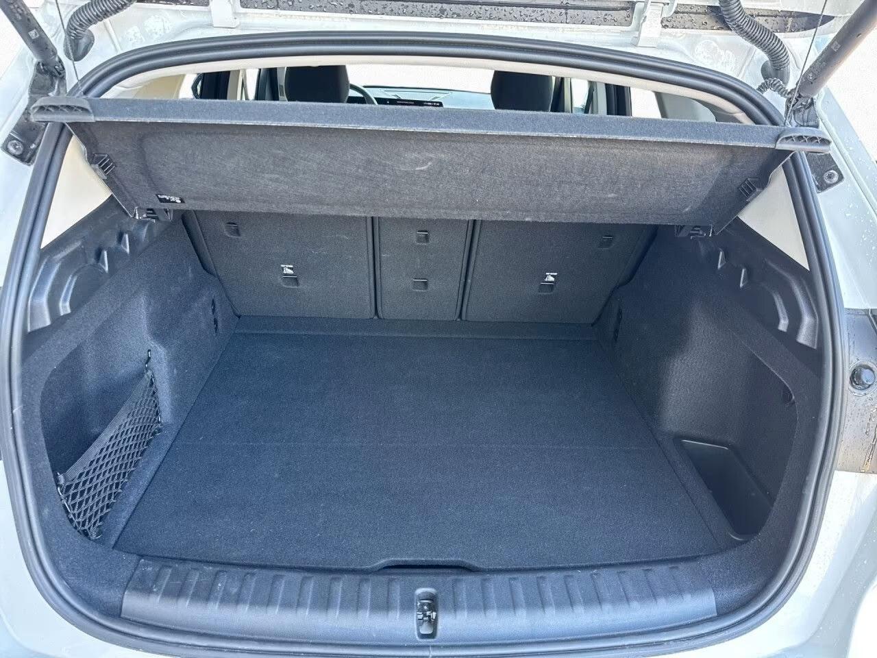 Bmw X1 sDrive20i aut. AdLED, AHK, fotocamera, KomZu, SHz, 17"