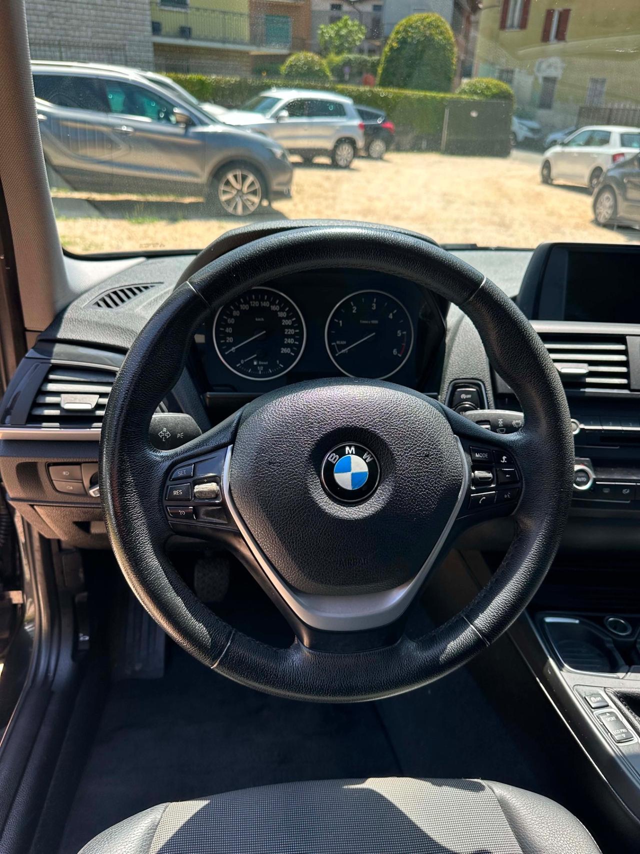 Bmw 116d 5p. URBAN UNICOPR KMCERT