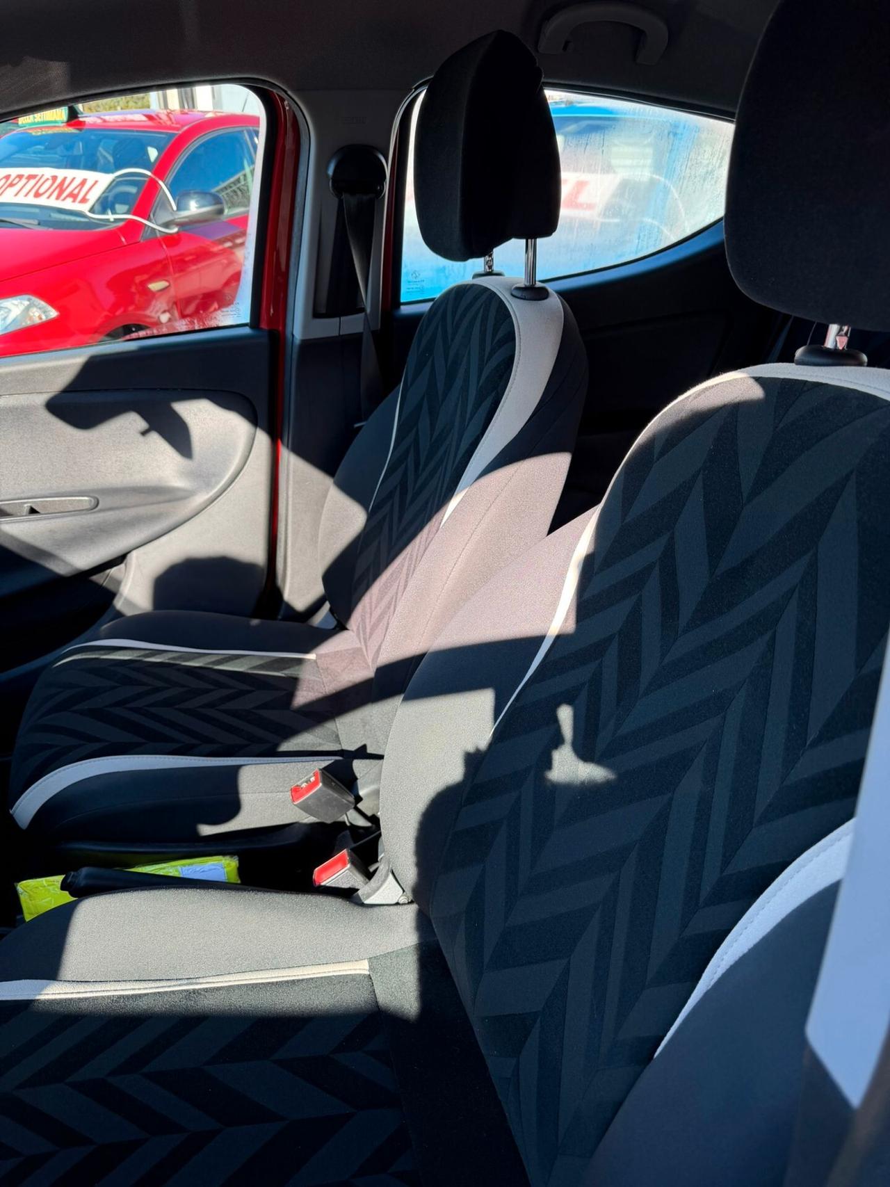 Lancia Ypsilon 1.2 69 CV 5 porte Platinum