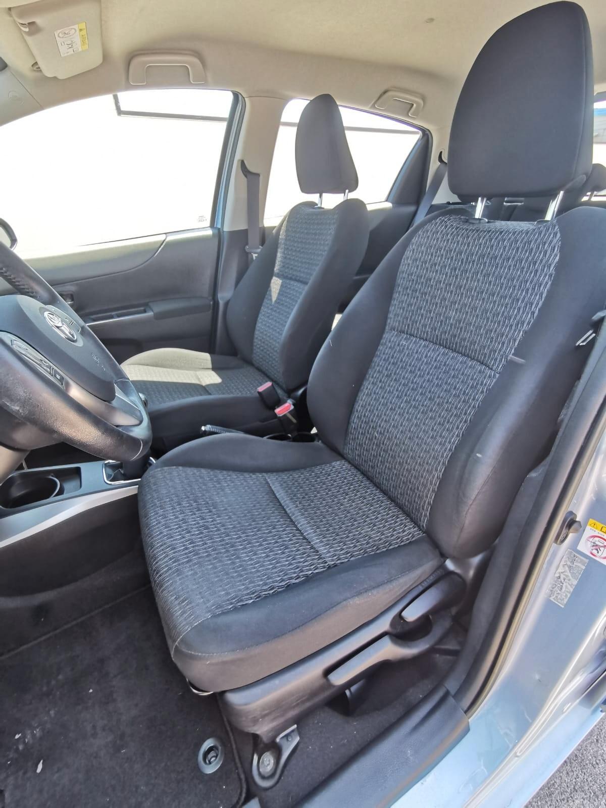 Toyota Yaris 1.0 5 porte Lounge 2013