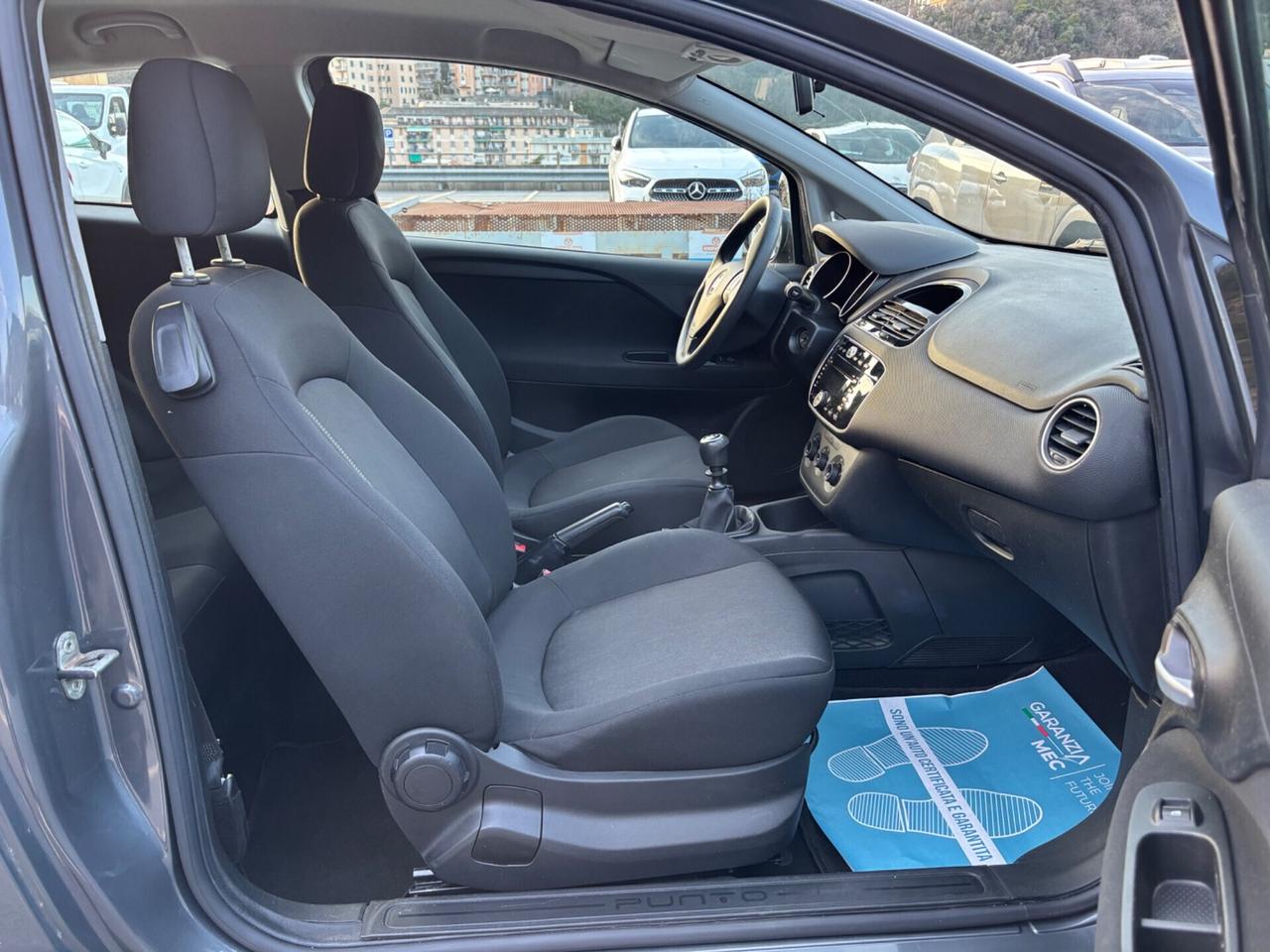 FIAT GRANDE PUNTO 1.4 BENZINA/METANO NEOPATENTATI 5 posti