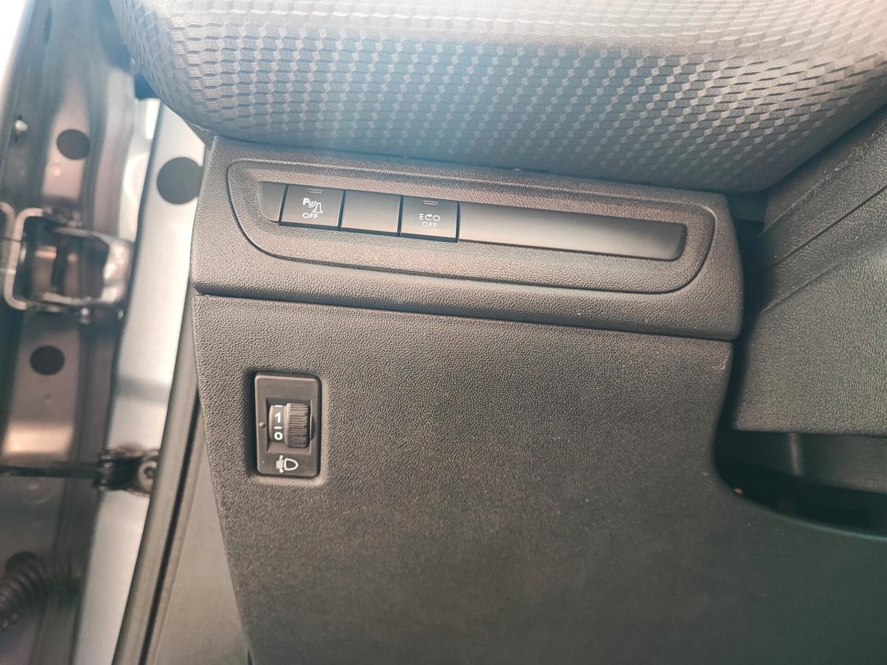 Peugeot 2008 BlueHDi 100 S&S Allure