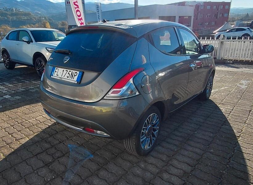 Lancia Ypsilon 1.3 MJT 16V 95 CV 5 porte S&S Silver