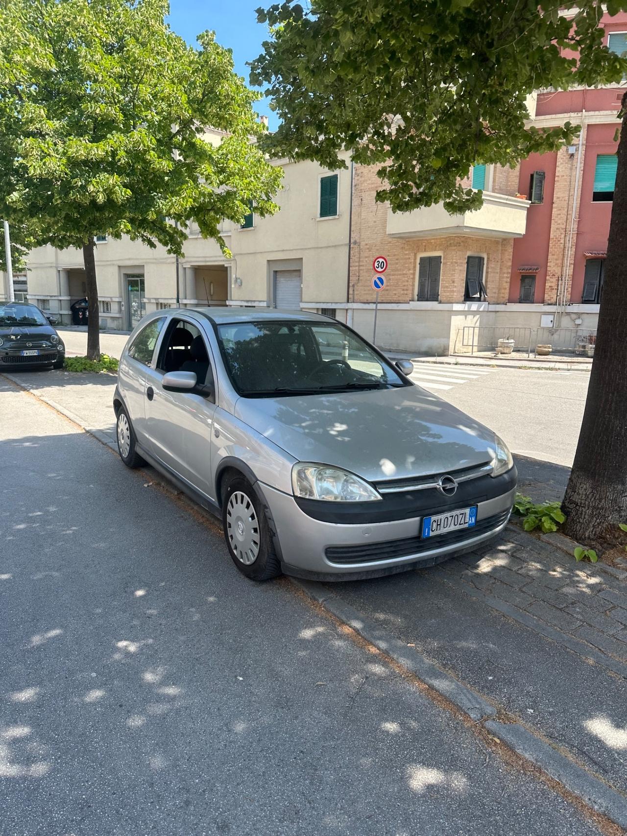 Opel Corsa 1.0 benzina neopatentati 2003