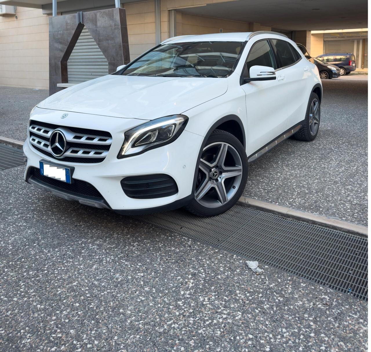 Mercedes-benz GLA 200 d Automatic Premium AMG 136 cv