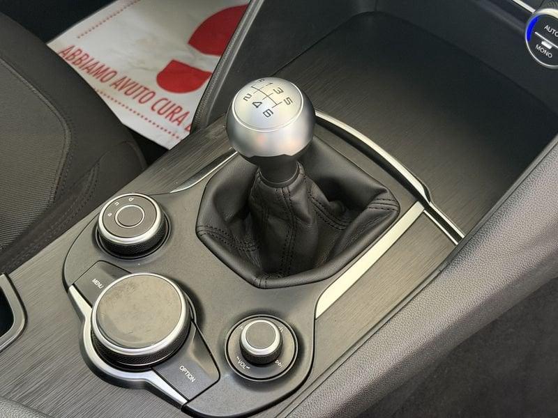 Alfa Romeo Giulia 2.2 Turbo MT6 150 CV Business Launch Ed