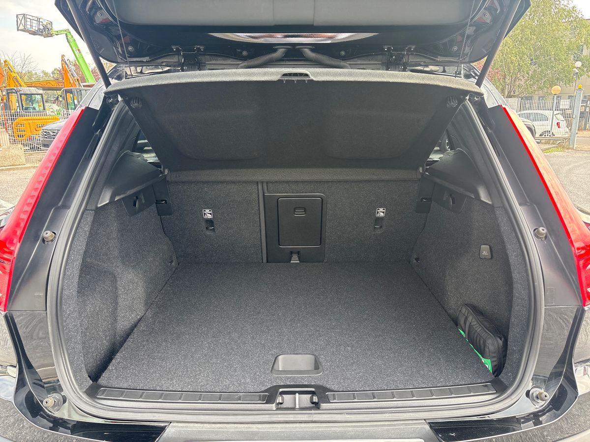 VOLVO XC40 1.5 t2 Momentum auto my21