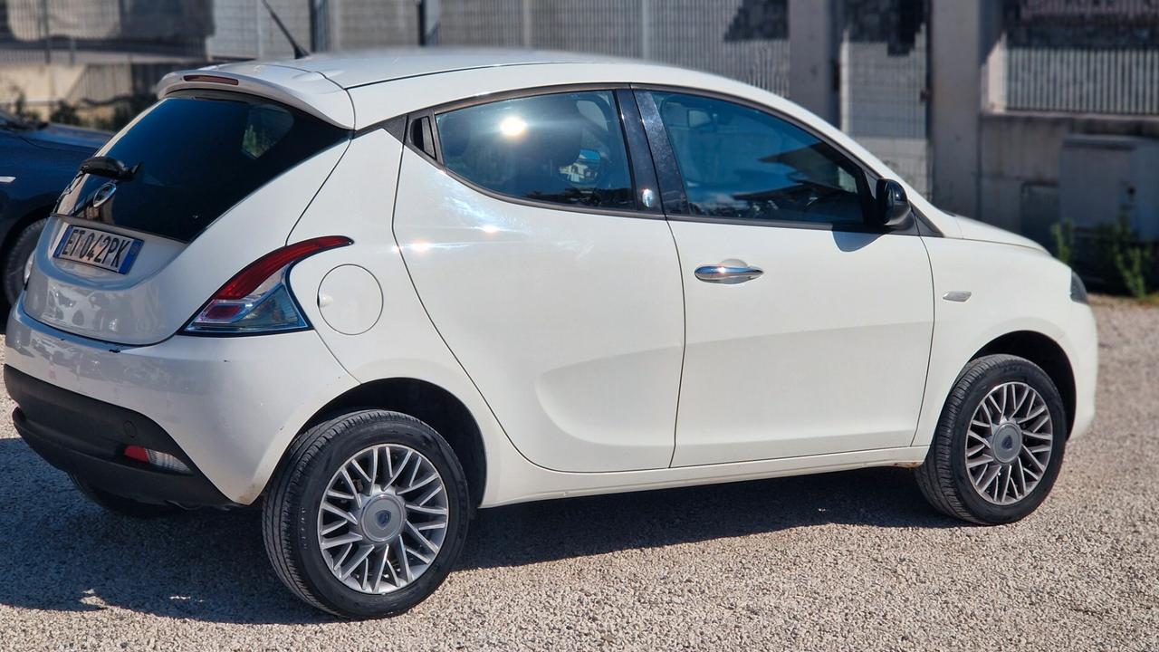 Lancia Ypsilon 0.9 TwinAir Metano Ecochic Gold