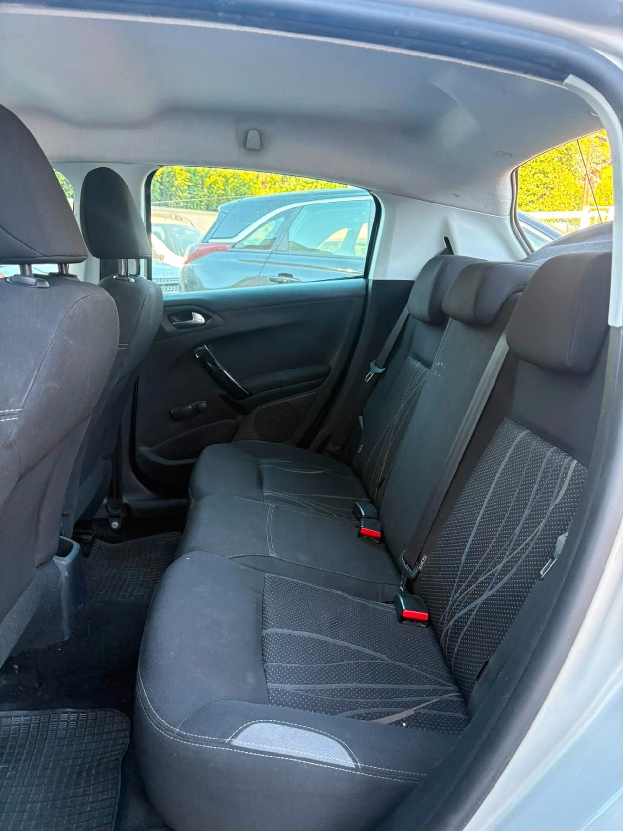 Peugeot 208 1.4 e-HDi 68 CV S&S CAMBIO AUTOMATICO 5 porte Active
