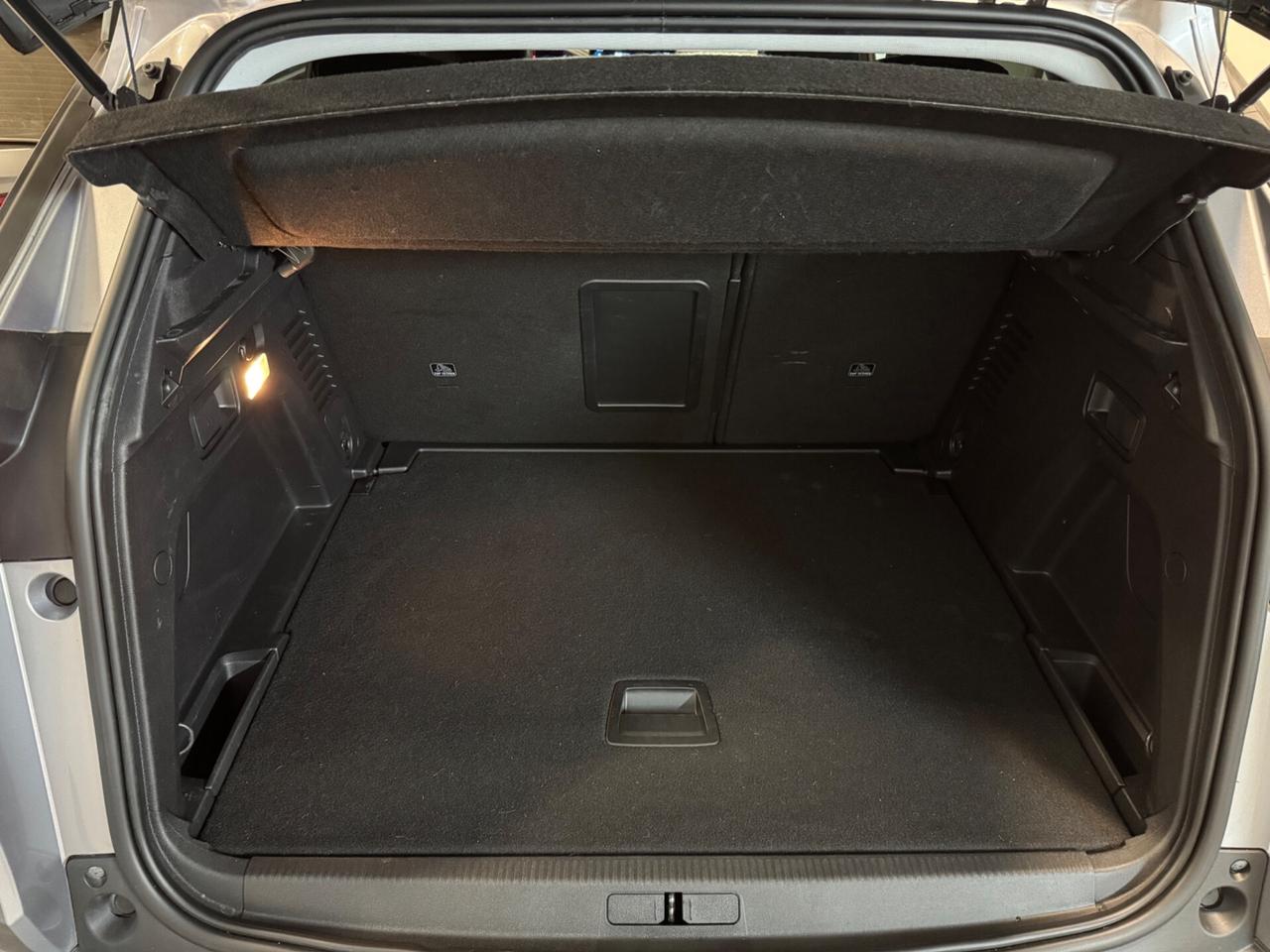 Peugeot 3008 BlueHDi 130 EAT8 Allure Pack