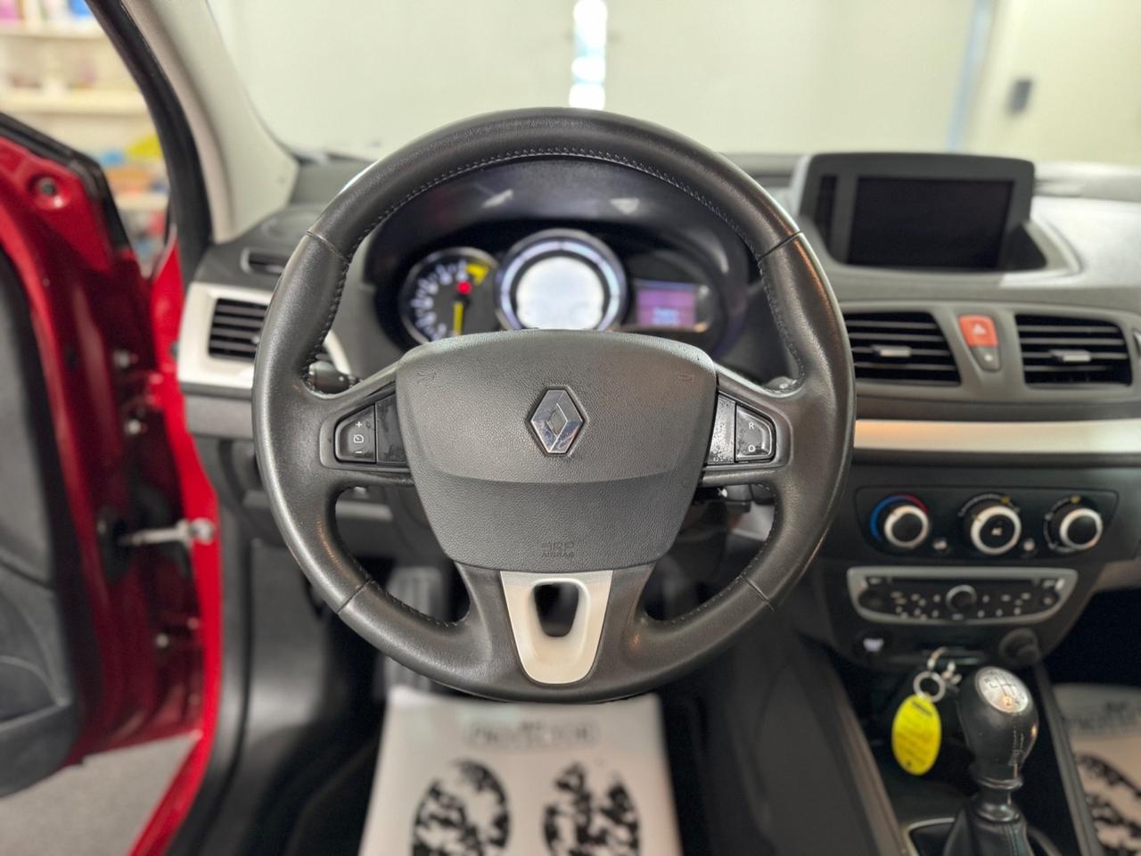 Renault Megane Coupé 1.6 Dynamique NAVI - SENSORI - CRUISE - FARI E TERGI AUTOMATICI