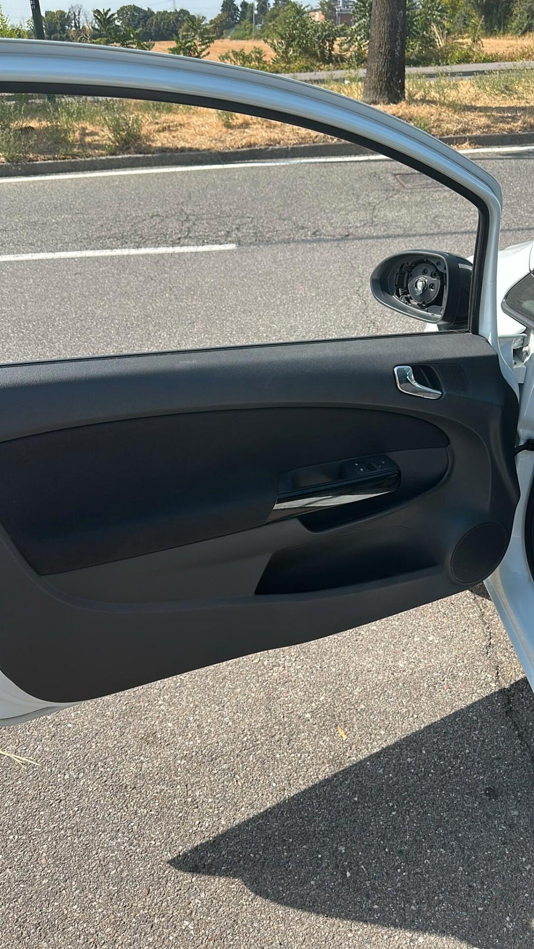 Opel Corsa 1.2 85CV 3 porte GPL-TECH b-color