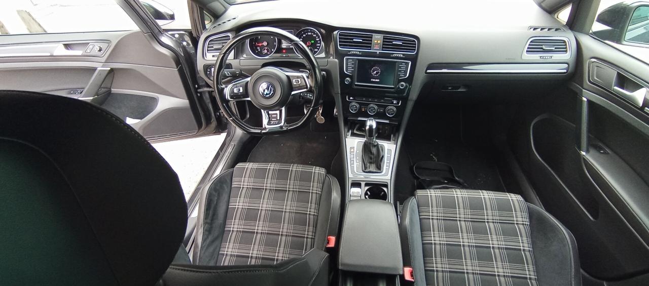 Volkswagen Golf GTD 2.0 TDI DSG 184 CV