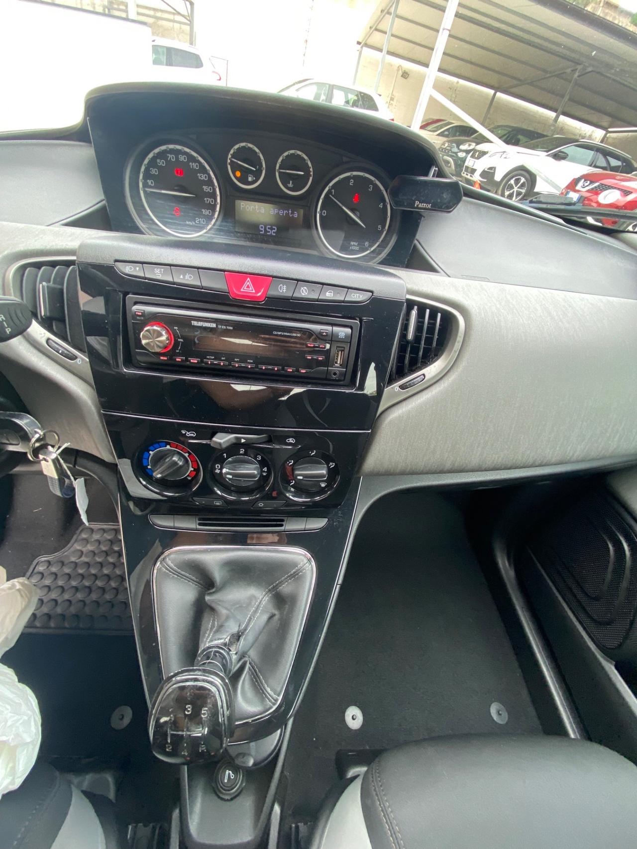 Lancia Ypsilon 1.3 MJT 16V 95 CV 5 porte S&S Silver