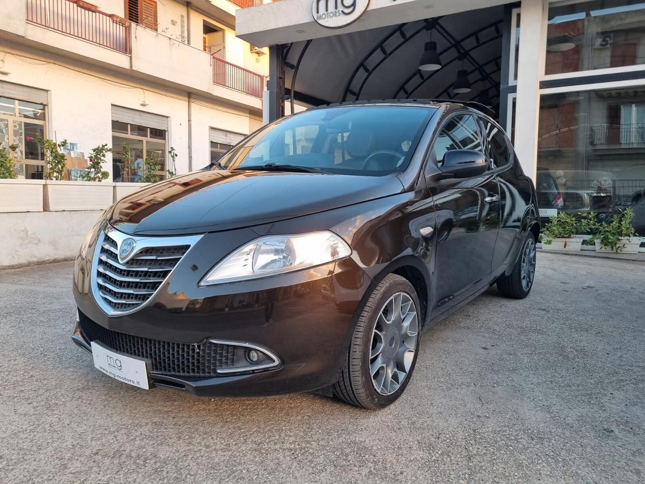 Lancia Ypsilon 1.3 MJT 95 CV TETTO E PELLE