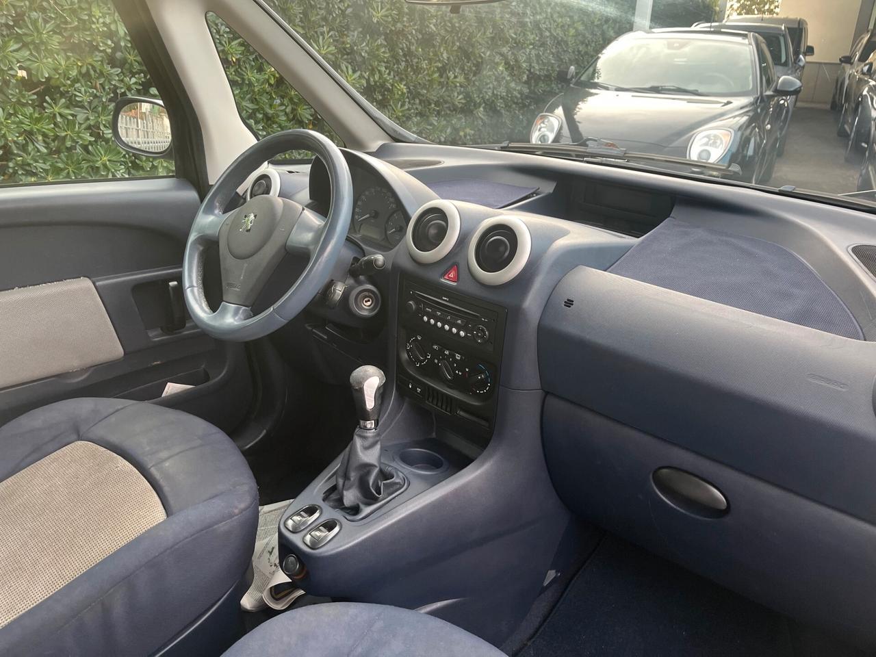 Peugeot 1007 1.4 HDi Happy