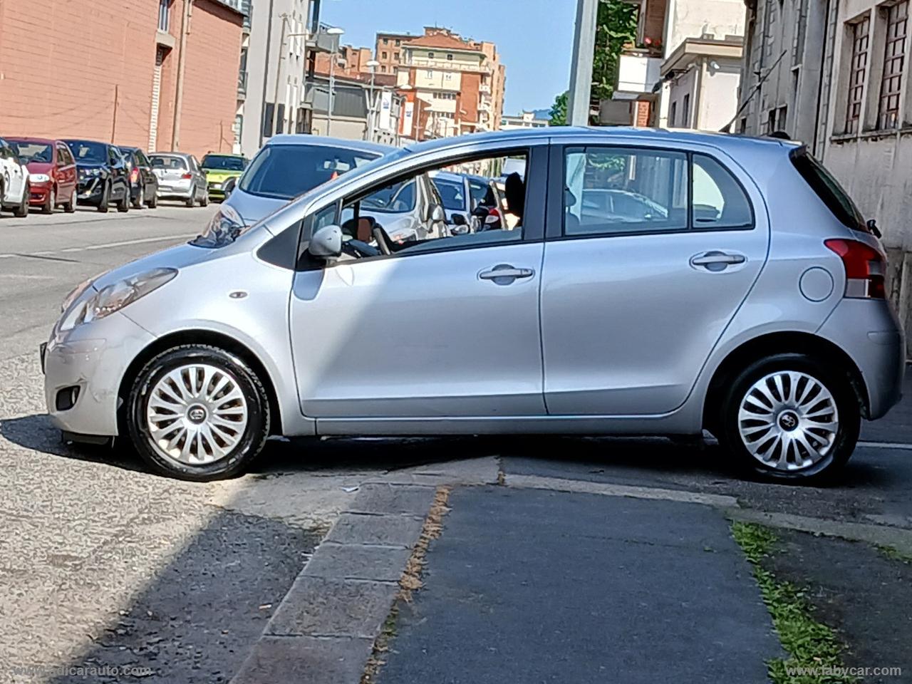 TOYOTA Yaris 1.3 5p. Sol