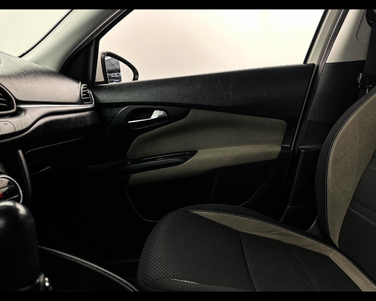 FIAT Tipo (2015-->) - Tipo 1.6 Mjt S&S DCT SW Lounge