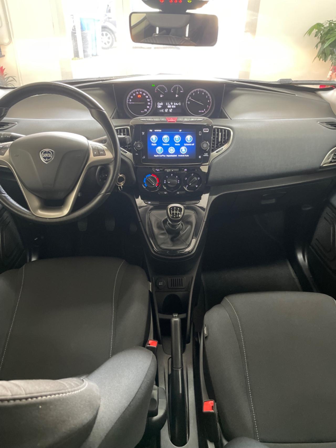 Lancia Ypsilon 1.0 FireFly 5 porte S&S Hybrid Silver