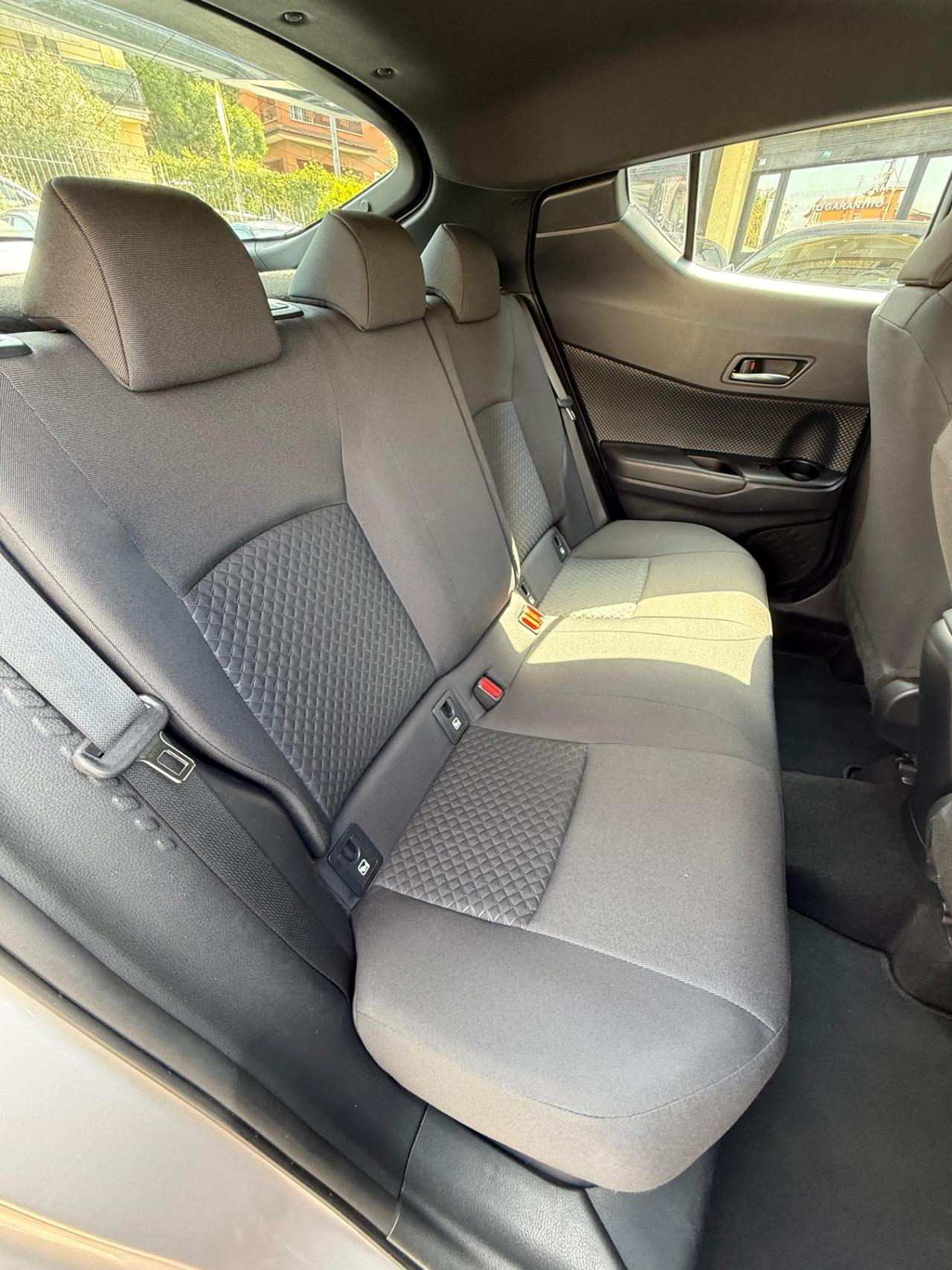 Toyota C-HR Hybrid Lounge *RETROCAMERA