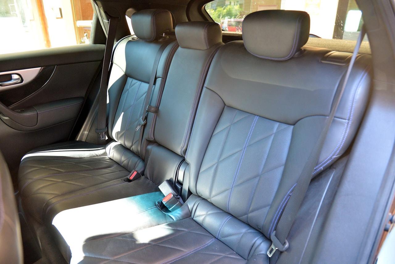 Infiniti QX70 3.0 diesel V6 AT S