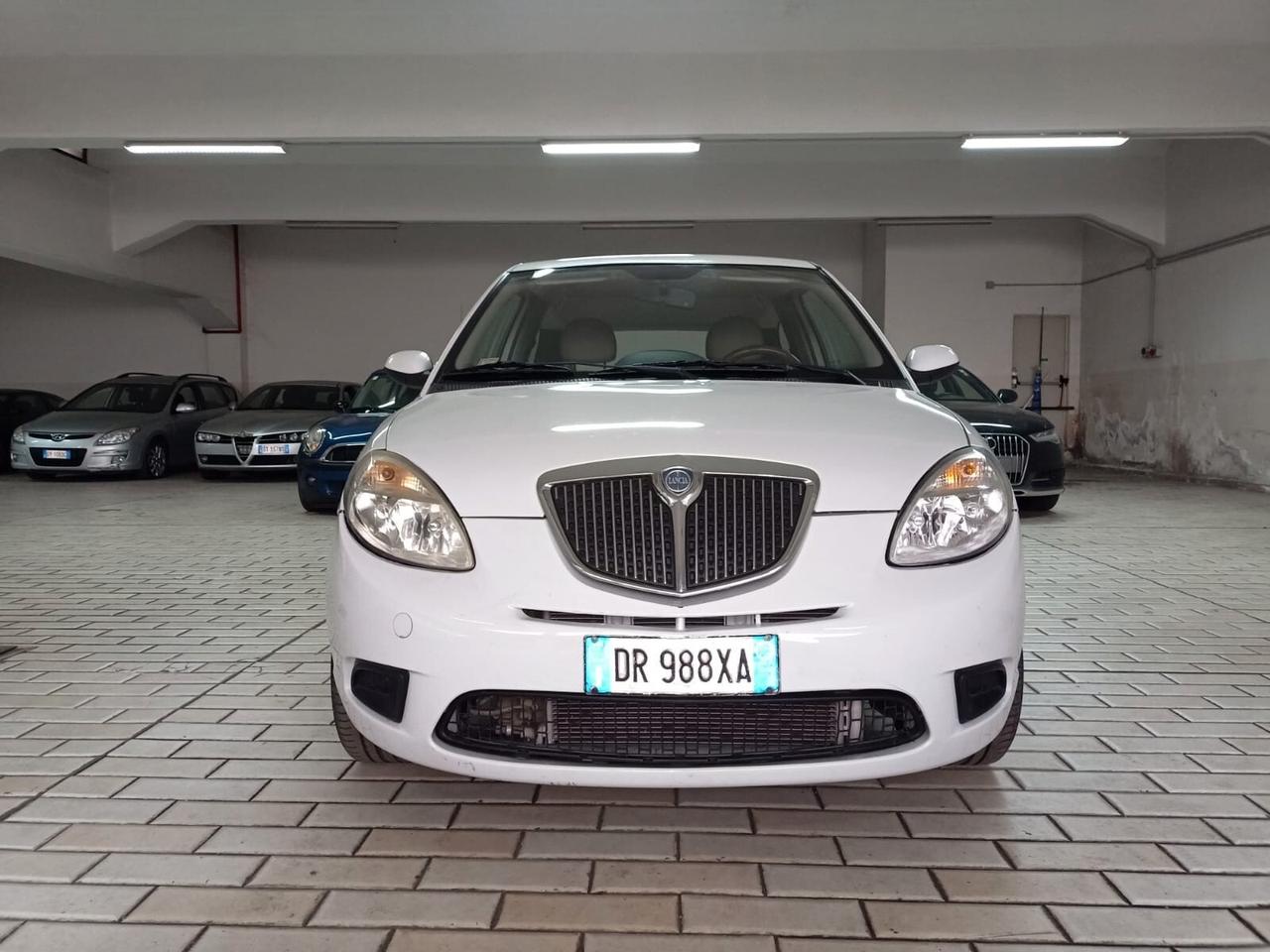 Lancia Ypsilon 1.2 Oro Plus