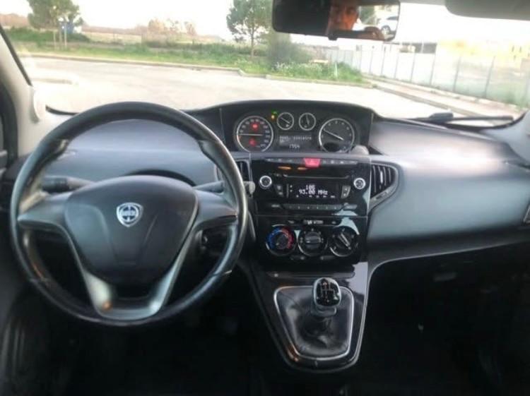 Lancia Ypsilon 1.2 69 CV Unyca