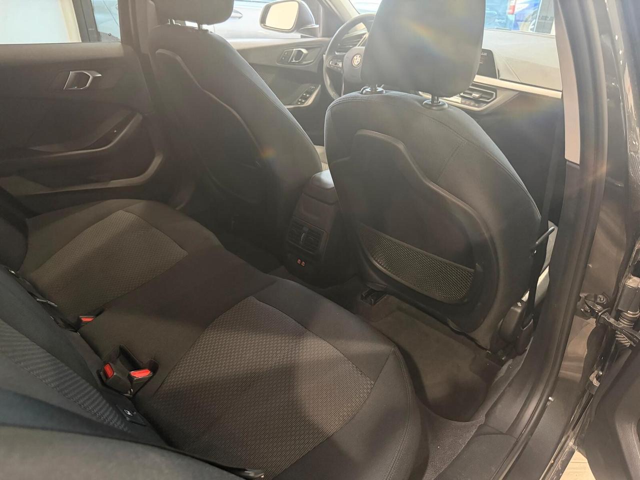 Bmw 118 118d 5p. Business Advantage