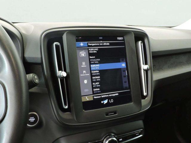 VOLVO XC40 T2 MOMENTUM CORE MANUALE