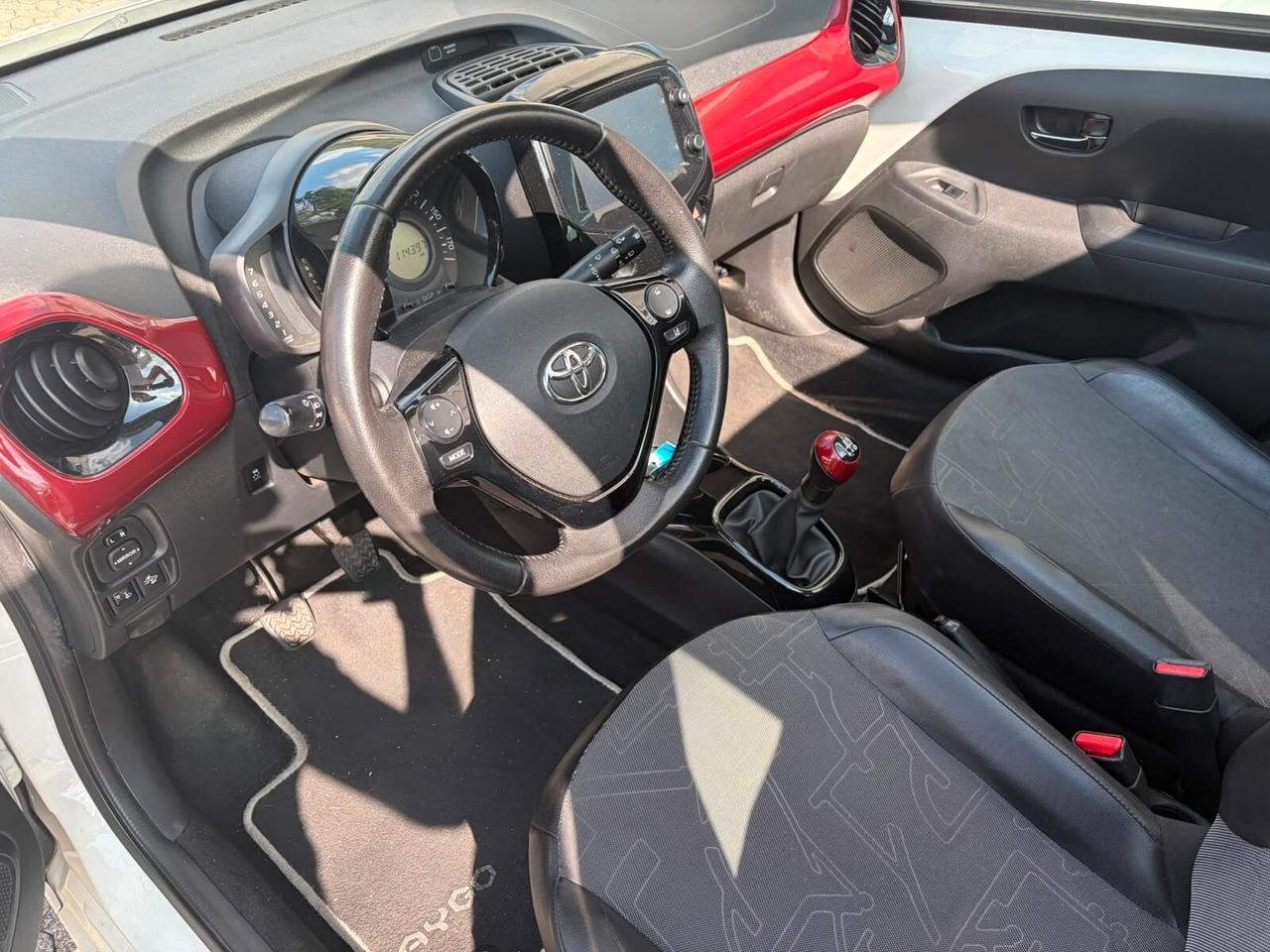 Toyota Aygo 1.0 VVT-i 69 CV 5 porte x-cite*NEOPATENTATI*CABRIO*EURO6