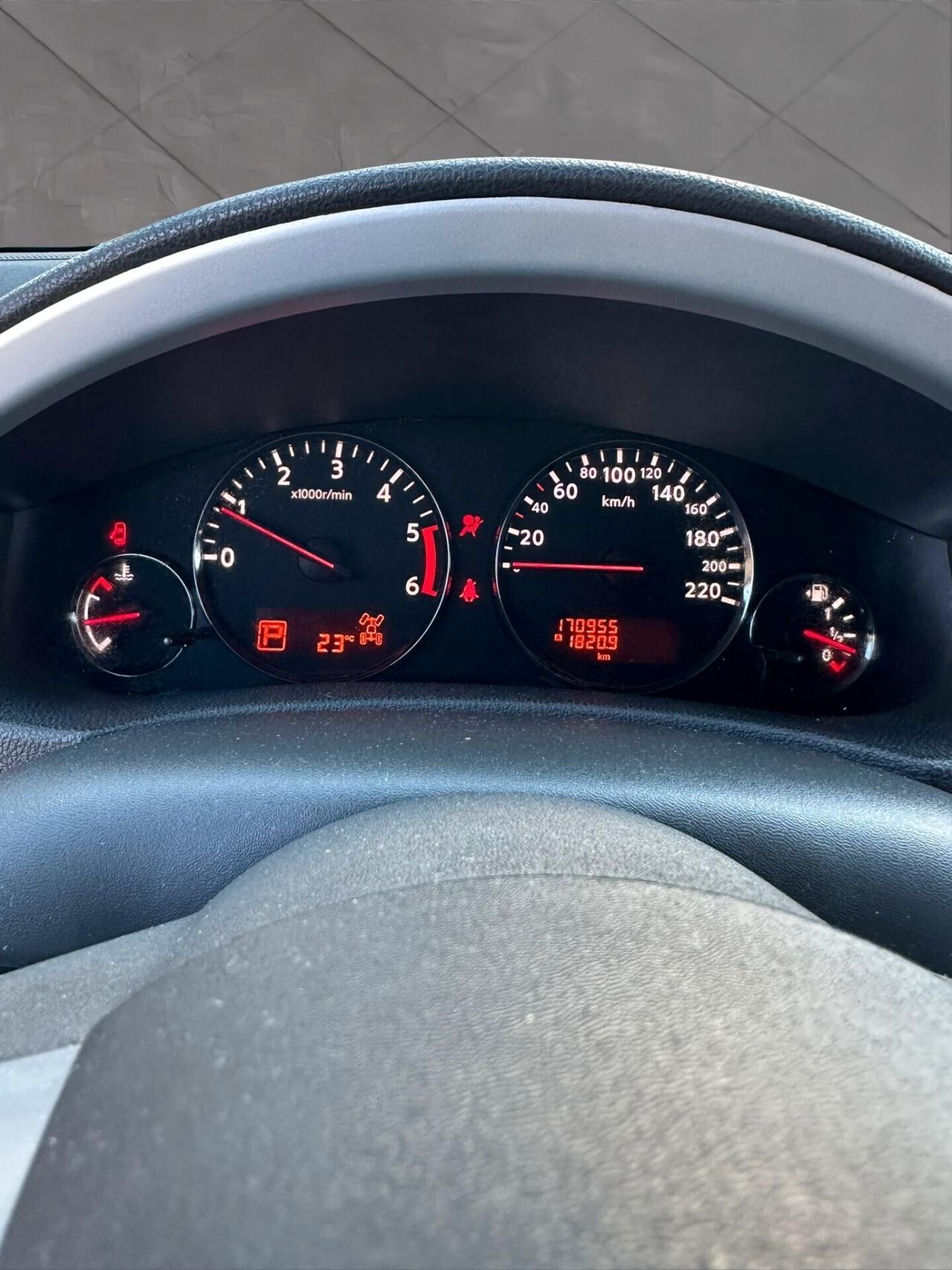 Nissan Pathfinder 2.5 dCi LE AUTO 7 POSTI