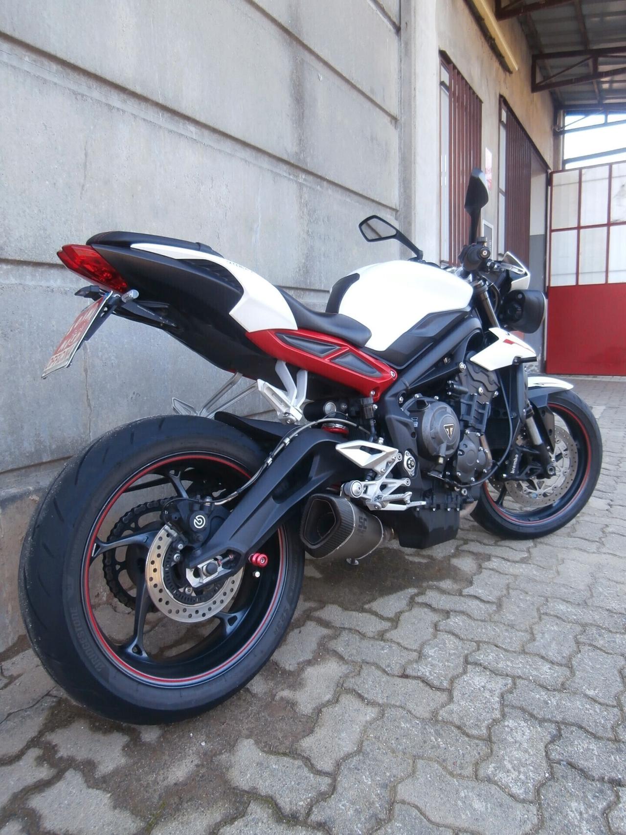 Triumph Street Triple 765 R del 2018 passaggio incluso-tagliando e garanzia