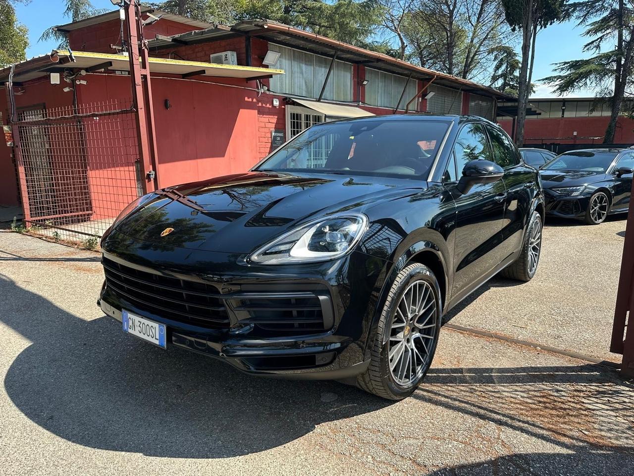 Cayenne Coupé 3.0 V6 E-Hybrid ROSSO CARTIER KAMERA *PROMO* FULL OPTIONAL