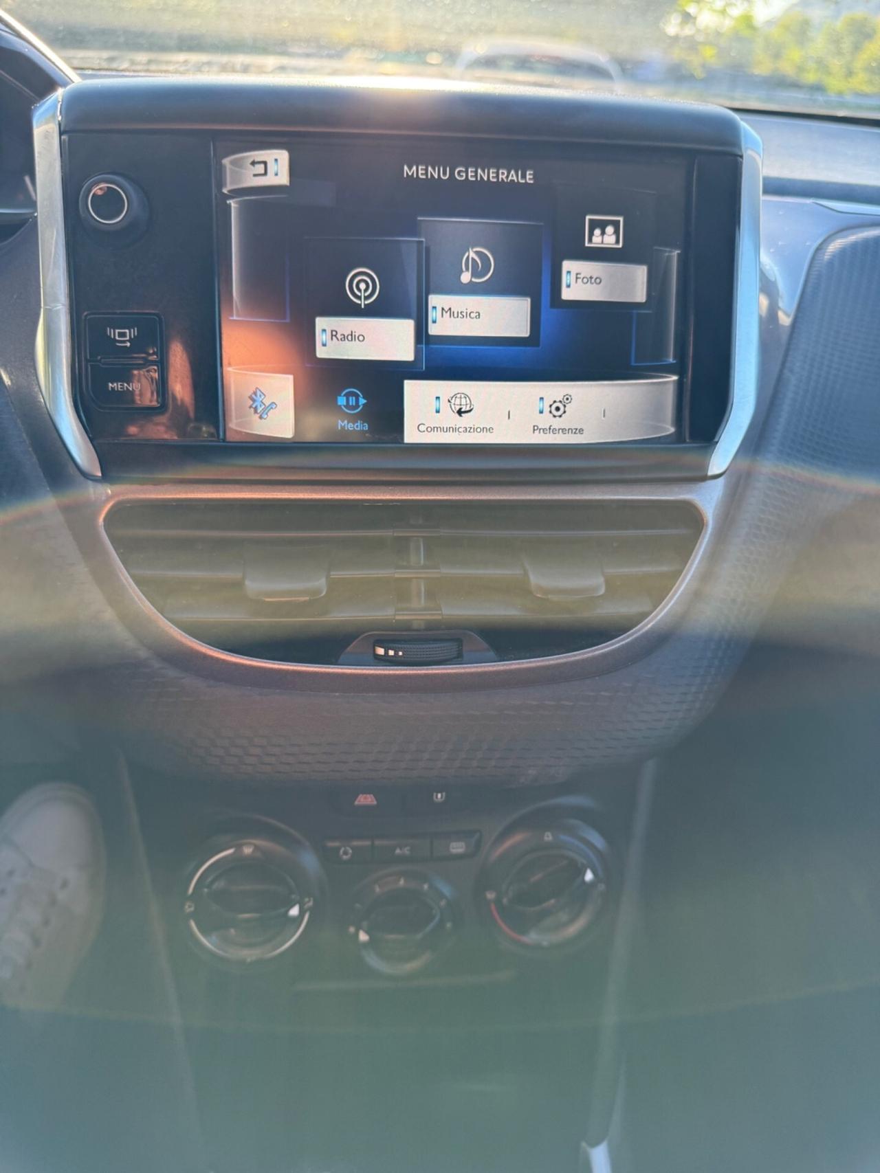 Peugeot 2008 PureTech 82cv neopatentati km certifi