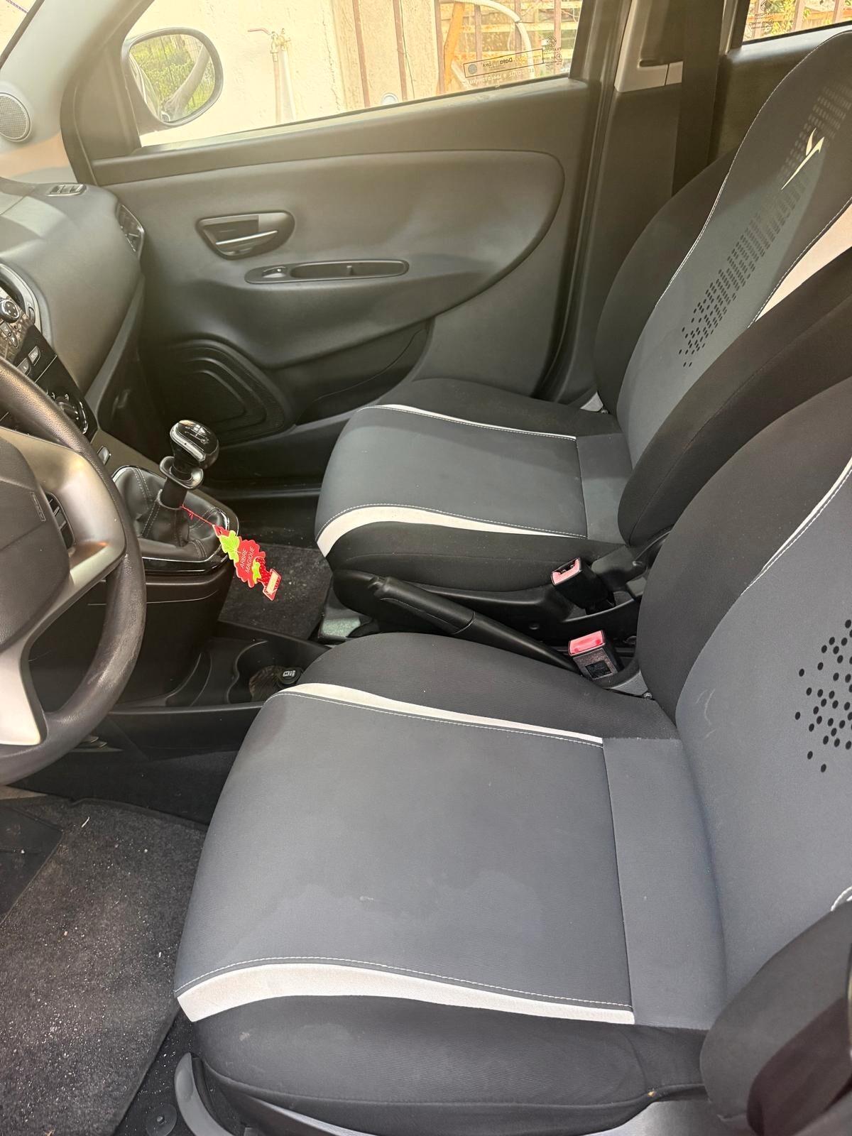 Lancia Ypsilon 0.9 TwinAir 85 CV 5 porte Metano Ecochic Gold