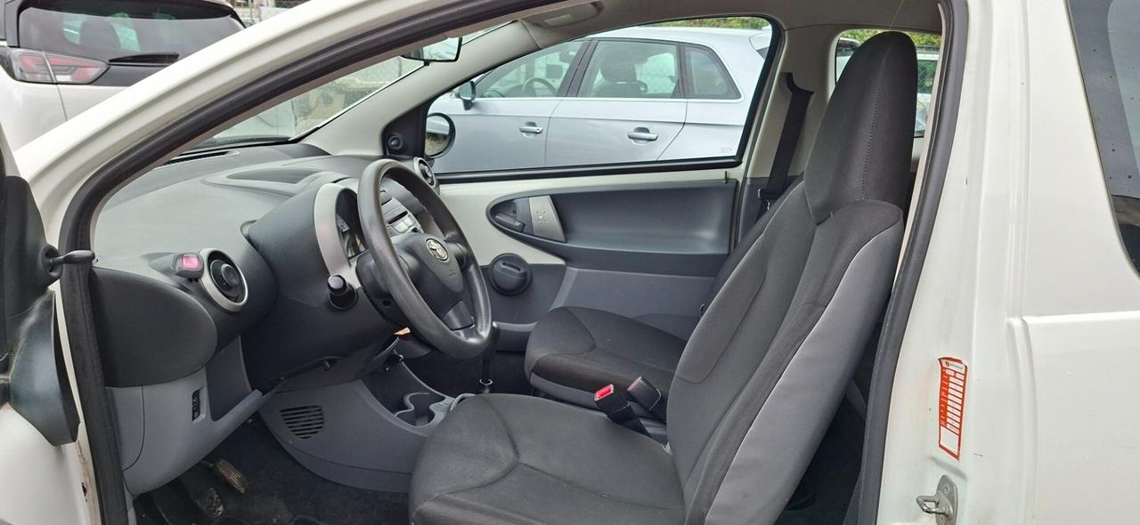 Toyota Aygo 1.0 12V VVT-i 3 porte Now Connect